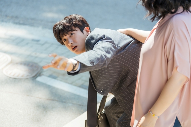 Park Hyung Sik And Park Shin Hye Get Caught In Bed By Her Mom On “Doctor Slump”