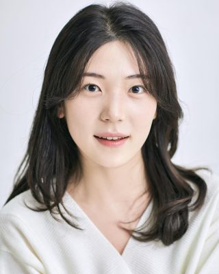 Kang Shin Hee