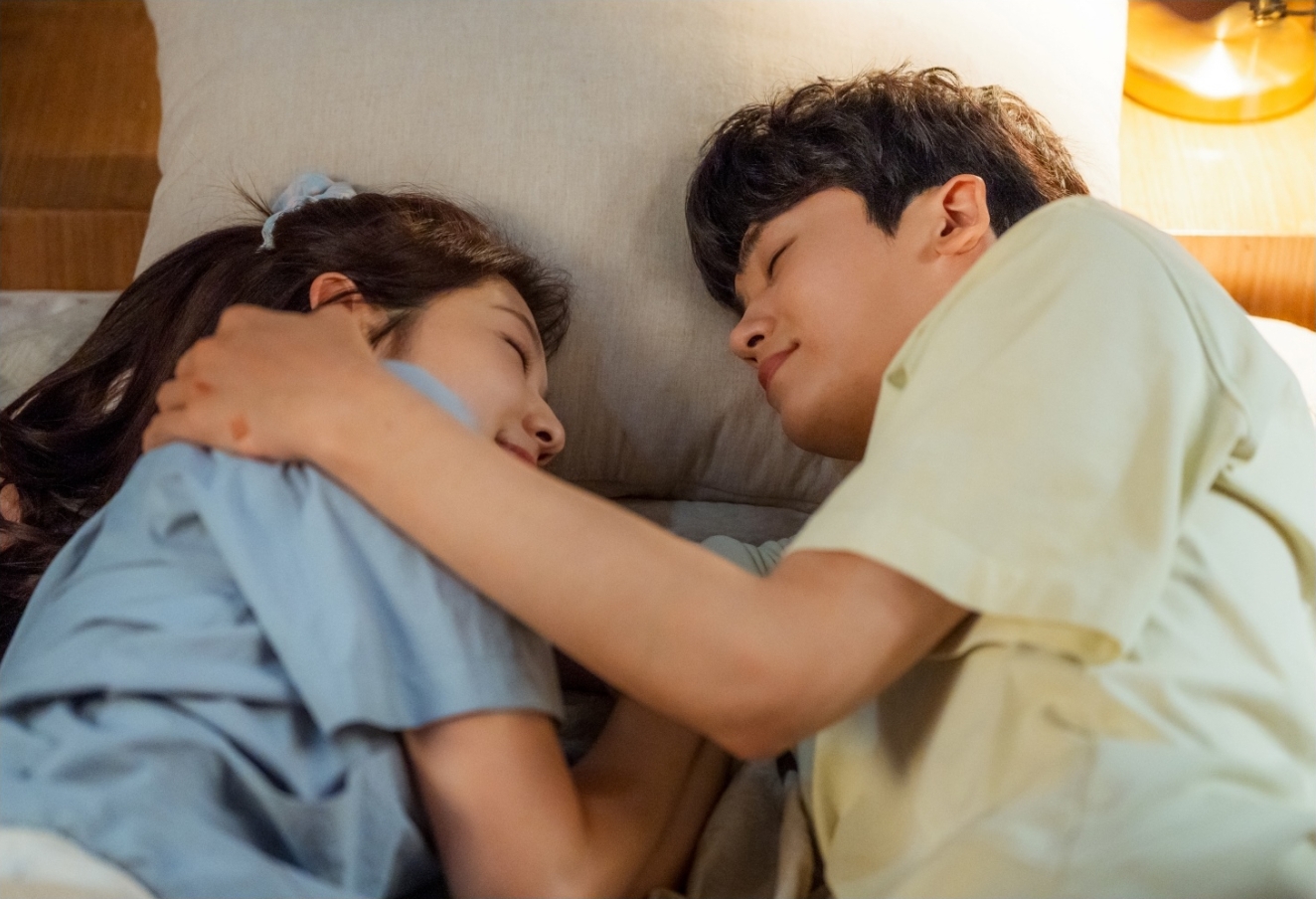 Park Hyung Sik And Park Shin Hye Get Caught In Bed By Her Mom On “Doctor Slump”