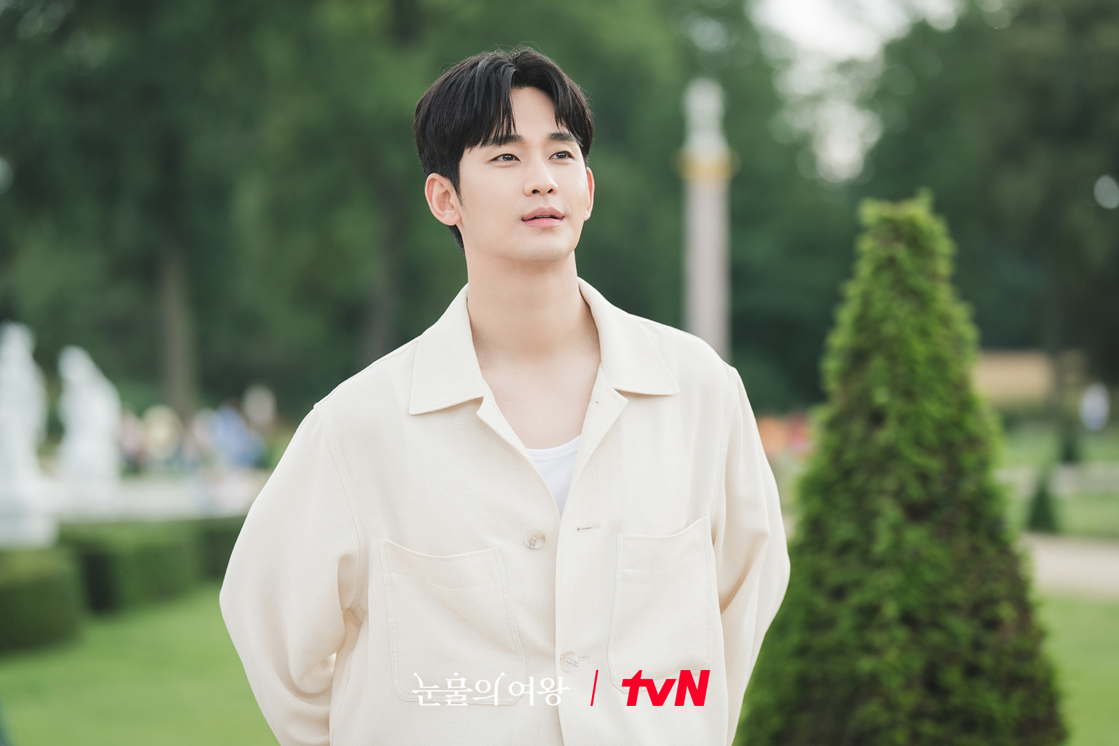 Kim Soo Hyun Dishes On Working With Kim Ji Won In Upcoming Drama “Queen Of Tears”