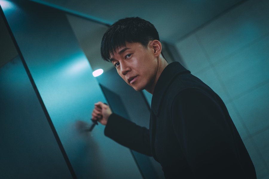 Ma Dong Seok, Park Ji Hwan, Kim Moo Yeol, and Lee Dong Hwi Bring More Action And Comedy For “The Roundup : Punishment”